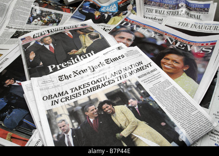 Schlagzeilen in Zeitungen in New York am Mittwoch, 21. Januar 2009 decken die Zeremonien der Einweihung von Barack Obama Stockfoto