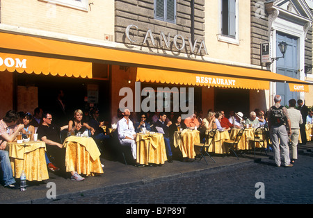 Rom - die bunten Canova-Cafe auf der Piazza del Popolo in der Nähe der Twin Kirchen Santa Maria Stockfoto