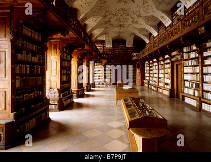 Göttweig Stift Stiftsbibliothek Prunkbibliothek Mit Mobiliar von Heinrich Johann Holdermenn Und stecken von Giovanni Mario Antonio Stockfoto