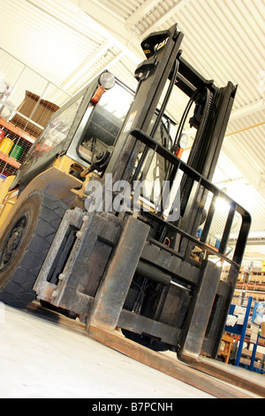 Gabelstapler auf Lager abgestellt, Stockfoto