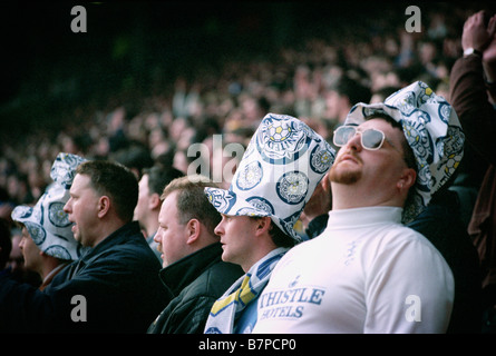 Gelangweilt Leeds-Fans beobachten ihre Mannschaft 0: 0 gegen Liverpool, FA Cup Viertel Finale 1996 zu zeichnen. Liverpool gewann die Wiedergabe. Stockfoto