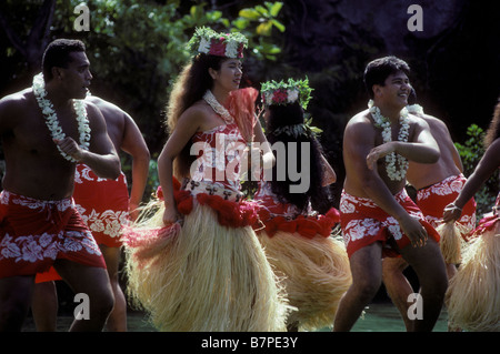 Hawaiianischer Tänzer im Polynesian Cultural Center in Oahu, Hawaii. Stockfoto