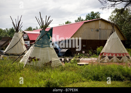 Tipis auch Tipi Tipi sind abgebildet in einem nativen Lager in Kitigan Zibi Algonquin Native reservieren in Quebec, Kanada Stockfoto