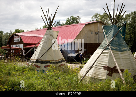 Tipis auch Tipi Tipi sind abgebildet in einem nativen Lager in Kitigan Zibi Algonquin Native reservieren in Quebec, Kanada Stockfoto