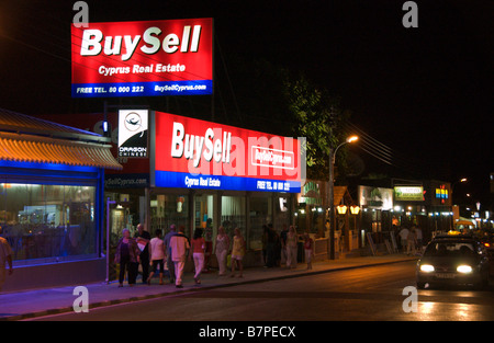 BuySell Zypern Immobilien Agentur Leuchtreklame auf der östlichen Mittelmeer Insel Zypern EU-Shop Stockfoto