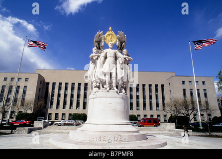 USA Washington DC General George Gordon Meade Statue und das United States Courthouse auf der Constitution Avenue. Amerikanischer Bürgerkrieg. Stockfoto