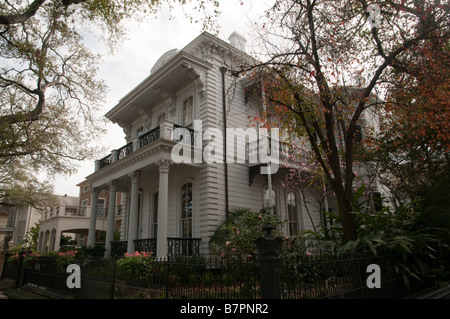 Beispiele für New Orleans Architektur im Garden District, in erster Linie auf St. Charles Avenue Stockfoto