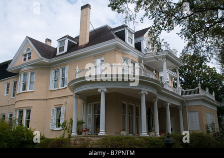 Beispiele für New Orleans Architektur im Garden District, in erster Linie auf St. Charles Avenue Stockfoto