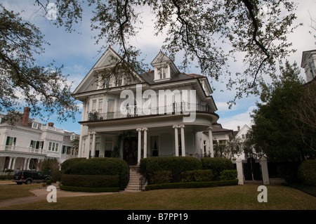 Beispiele für New Orleans Architektur im Garden District, in erster Linie auf St. Charles Avenue Stockfoto