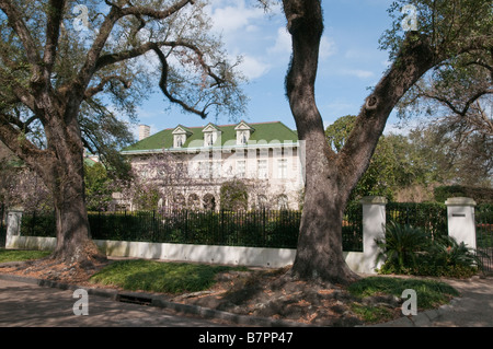 Beispiele für New Orleans Architektur im Garden District, in erster Linie auf St. Charles Avenue Stockfoto