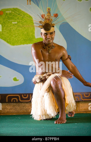 LA'IE, HI - 26 Juli: Tahitian Student führt einen kulturelle Tanz in das Polynesian Cultural Center Stockfoto