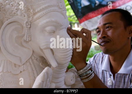 Gibt es eine große Tradition der feinen balinesische Kunsthandwerk, die selbst in den einfachsten Weilern rund um Ubud Bereich gefunden werden können Stockfoto