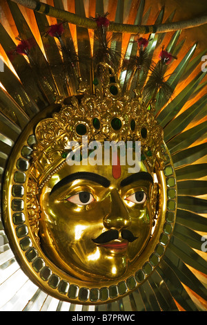 Surya Choupal die Sonne symbolisiert die Rajput-Herrschern als Dekoration im Versammlungsraum im City Palace in Udaipur, Rajasthan Stockfoto