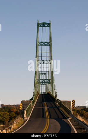 Die Deer Isle-Sedgwick-Brücke im frühen Morgenlicht, Deer Isle, Maine, New England, USA Stockfoto