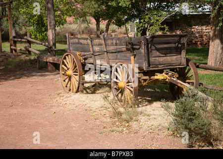 Alten Pferdefuhrwerk auf einem Bauernhof Stockfoto