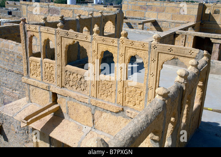 Blick von der Dachterrasse des traditionellen indischen Sandstein Haveli oder Kaufleute Haus Stockfoto