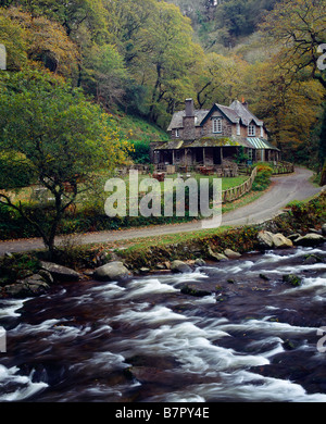 Watersmeet House Teestube am East Lyn-Fluss am Watersmeet im Exmoor National Park in der Nähe von Lynmouth, North Devon, England. Stockfoto