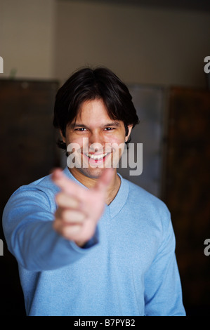 Porträt eines jungen Mannes umrahmen einen Schuss Stockfoto