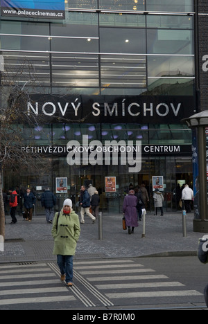 Einkaufszentrum Novy Smichov in Andel in Prag, Tschechische Republik. Stockfoto