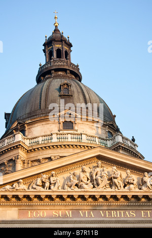 Die Kuppel der St.-Stephans-Basilika gebadet am späten Nachmittag Sonnenschein, Budapest, Ungarn Stockfoto