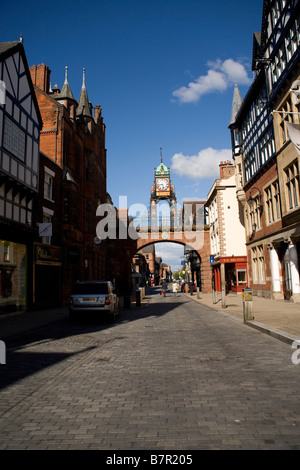 Eastgate viktorianischen Uhr eingeführt als eine Hommage an Queen Victoria auf der römischen Stadtmauer der Stadt Chester, England Stockfoto