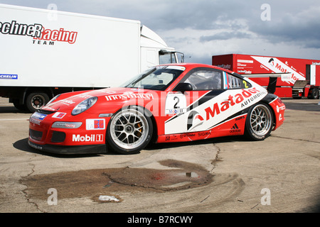 Porsche GT2 Cup Auto in der Box Stockfoto