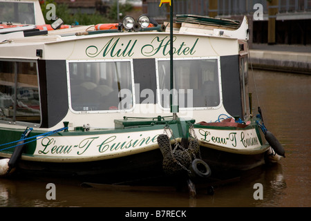 Mill Hotel Freizeit Boot auf dem Shropshire-Union-Kanal im Zentrum von Chester, England Stockfoto