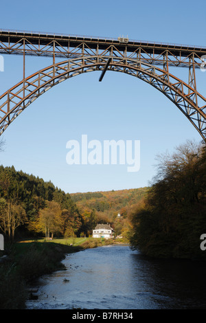 Solingen Müngstener Brücke Über Die Wupper Nach Remscheid Höchste Eisenbahnbrücke Deutschlands 1893-1897 107 Meter Hoch 465 Mete Stockfoto