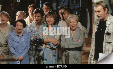 Kalender Girls Calendar Girls Jahr: 2003-UK devant: Lesley Heftklammern, Angela Curran, Julie Walters, Rosalind März, Penelope Wilton, Annette Crosbie, derrière: Janet Howd, Celia Imrie, Georgie Glen, Linda Bassett, Philip Glenister Regie: Nigel Co Stockfoto