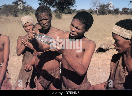 Die Götter müssen verrückt sein: 1981 Botswana/Südafrika Regisseur: Jamie Uys N!xau Stockfoto