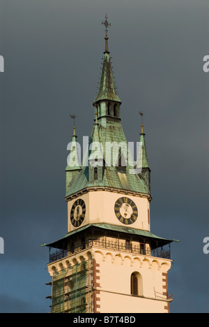 Der Uhrturm der gotischen St. Catherines Kirche in Kremnica Stockfoto