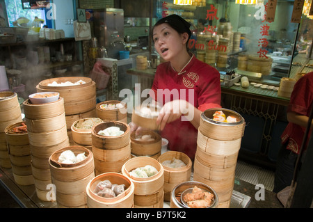 Dim Sum Essen Republik Isetan Mall Marktrestaurant in Shopping Mall Singapur Orchard Road Leute Mann Männer Frau Frauen Stockfoto