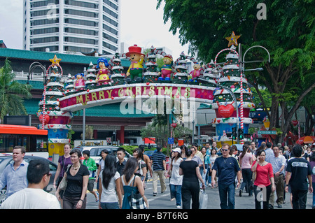 Weihnachten Xmas Singapur Orchard Road Menschen moderne Mode Luxus Shopping Mall Shop speichern Geschäfte Geschäfte Stockfoto