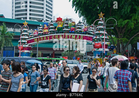 Weihnachten Singapur Orchard Road Menschen moderne Mode Luxus Shopping Mall Shop speichern Geschäfte Geschäfte Stockfoto