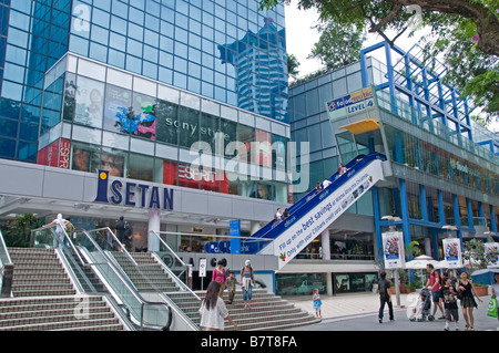 Ngee Ann Stadt Isetan Essen Republik Singapur Orchard Road Menschen moderne Mode Luxus Shopping Mall Shop speichern Geschäfte Geschäfte Stockfoto