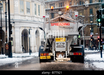 Verbreitung von Grit am Trafalgar Square-London-Großbritannien-Europa Stockfoto