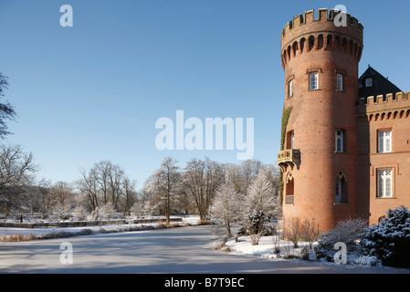 Moyland, Schloßpark Im Winter, Blick von Süden Auf Das Schloß, Zugefrorener Schloßgraben Stockfoto