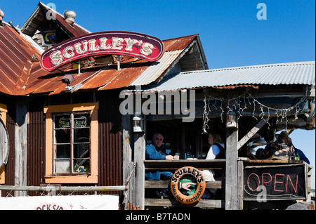 Sculley es Dockside Grill auf der Promenade am John übergeben, Madeira Beach, in der Nähe von St.Petersburg Beach, Golfküste, Florida Stockfoto