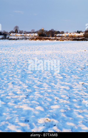 Wrington Dorf an einem schneebedeckten Wintermorgen, North Somerset, England. Stockfoto