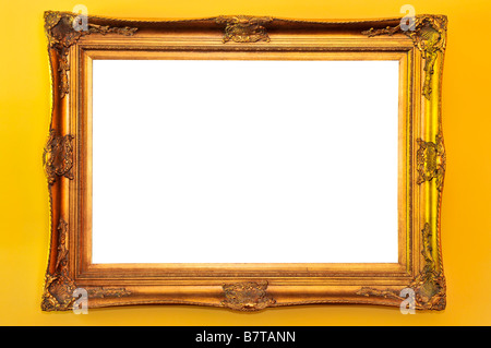 Leere gold Bilderrahmen auf gelbe Wand Stockfoto