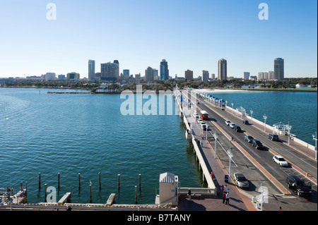 Aussicht auf die Innenstadt von St. Petersburg Pier, St. Petersburg, Golf Echtheitszertifikate, Florida, USA Stockfoto