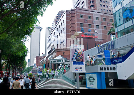 Ngee Ann Stadt Isetan Essen Republik Singapur Orchard Road Menschen moderne Mode Luxus Shopping Mall Shop speichern Geschäfte Geschäfte Stockfoto