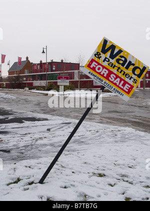 England UK Neubau Häuser zum Verkauf in den Schnee Stockfoto