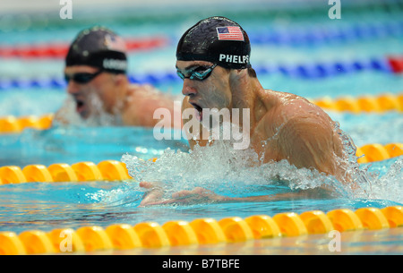 Michael Phelps schwimmen Brust bei den Olympischen Spielen in Peking Stockfoto