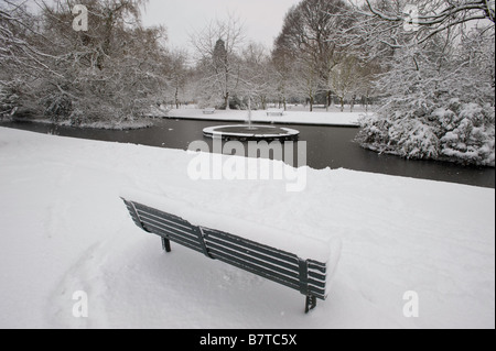 Walpole Park bedeckt im Februar Schnee Ealing London W5 Vereinigtes Königreich Stockfoto