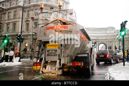 Verbreitung von Grit am Trafalgar Square-London-Großbritannien-Europa Stockfoto