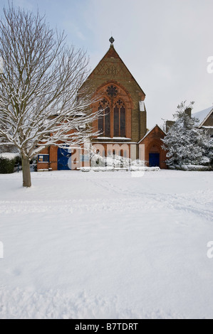 St. Matthews Church bedeckt Schnee Ealing London W5 Vereinigtes Königreich Stockfoto