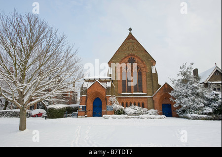 St. Matthews Church bedeckt Schnee Ealing London W5 Vereinigtes Königreich Stockfoto