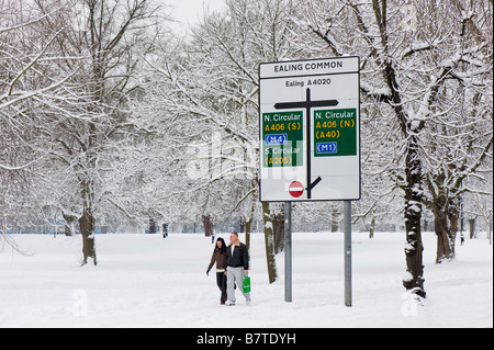 Die gemeinsame bedeckt Schnee Ealing London W5 Vereinigtes Königreich Stockfoto