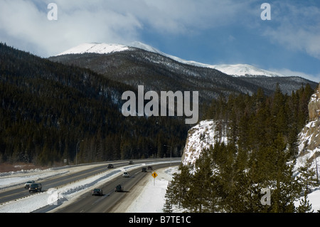 Interstate Highway 70 in den Rocky Mountains von Colorado Stockfoto
